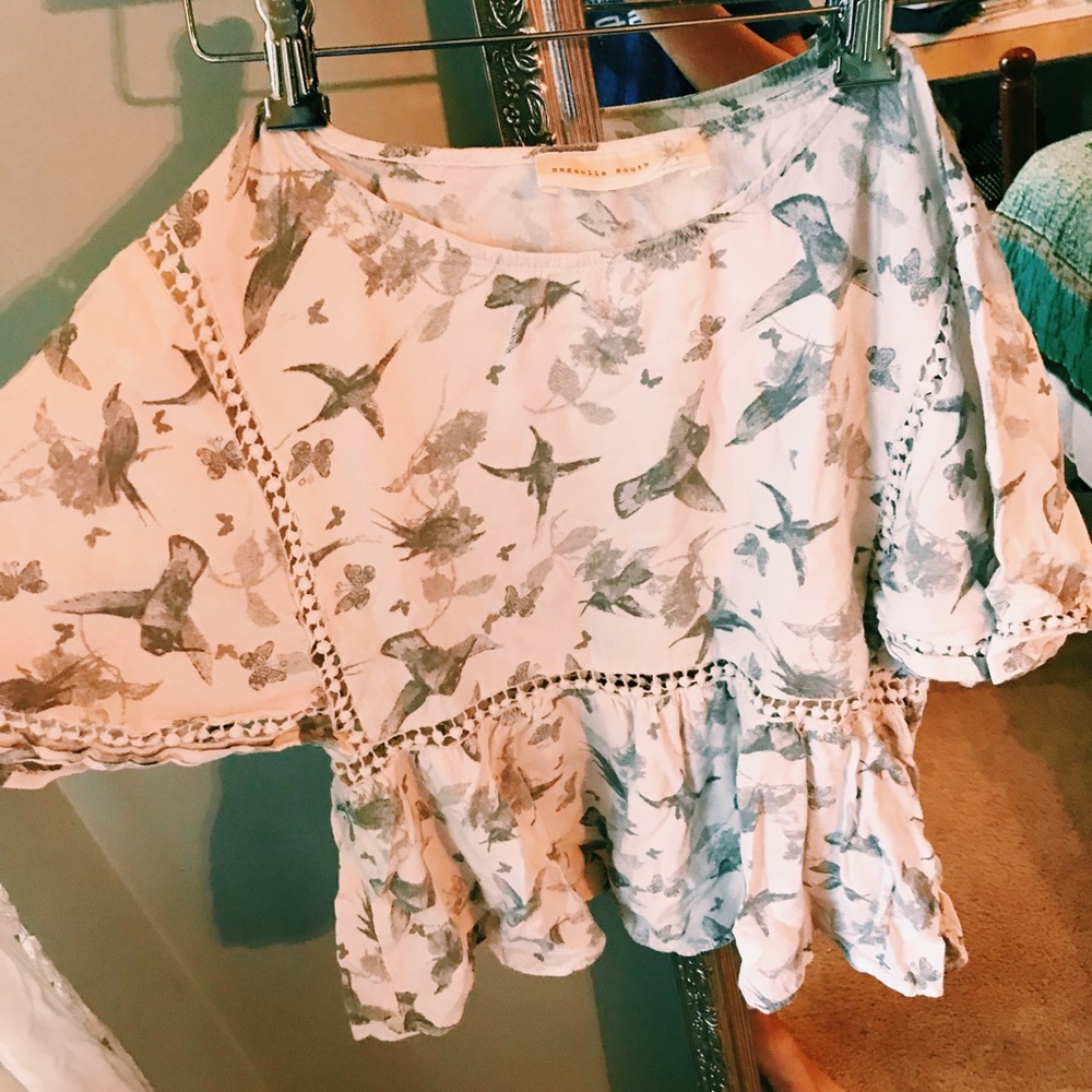 FLOWY BLOUSE